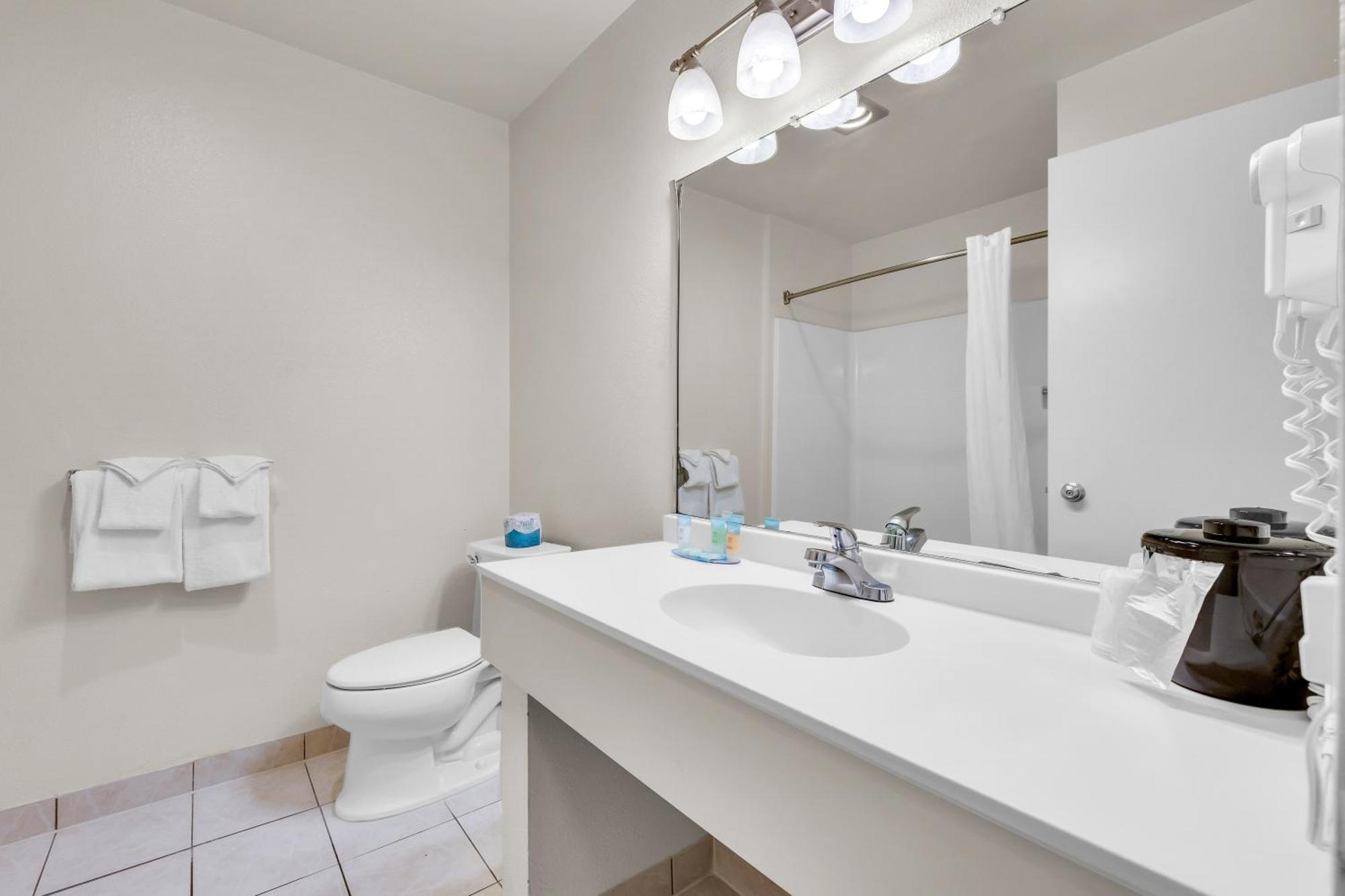 Bay Breeze Inn Seaside Bagian luar foto