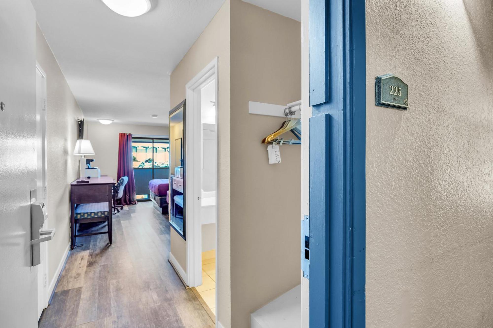 Bay Breeze Inn Seaside Bagian luar foto