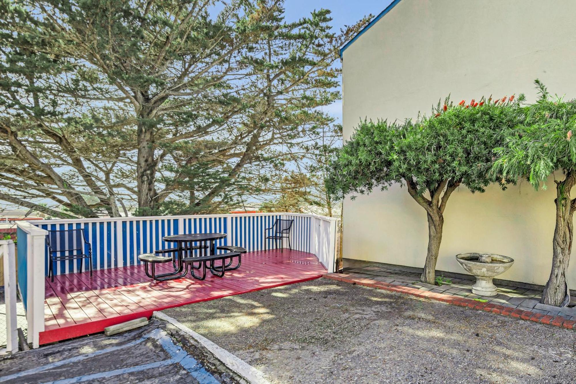 Bay Breeze Inn Seaside Bagian luar foto