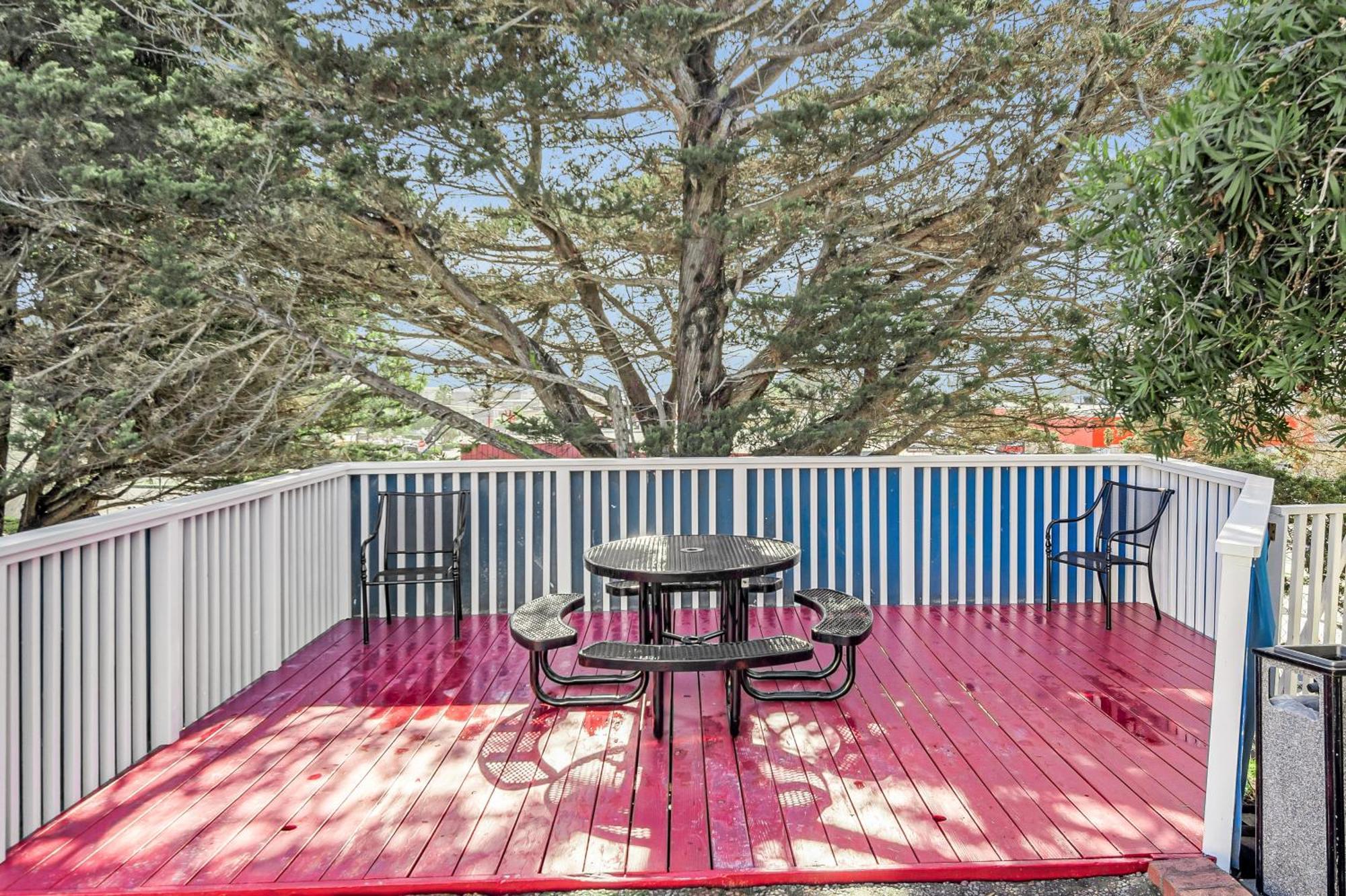 Bay Breeze Inn Seaside Bagian luar foto