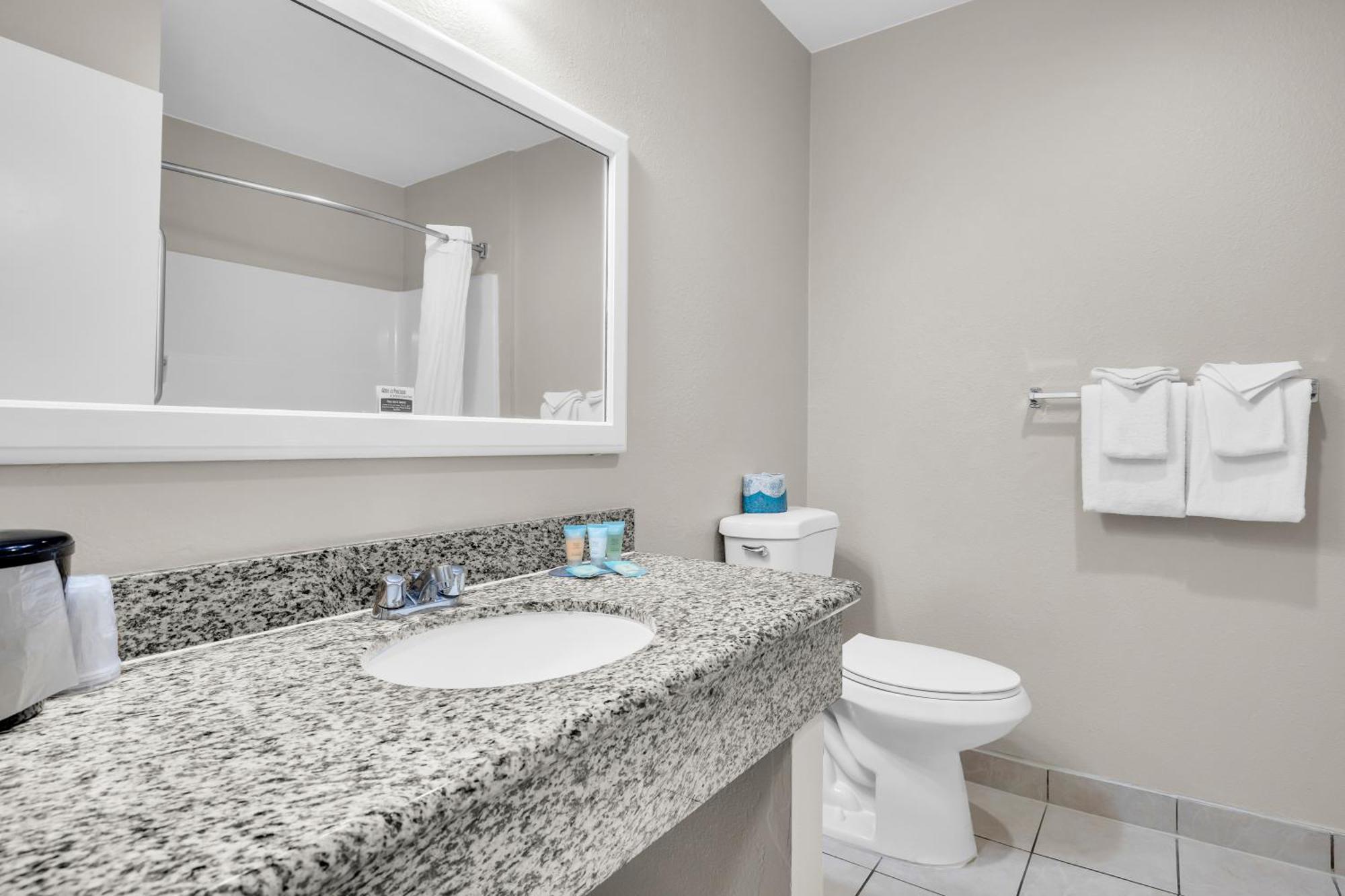 Bay Breeze Inn Seaside Bagian luar foto