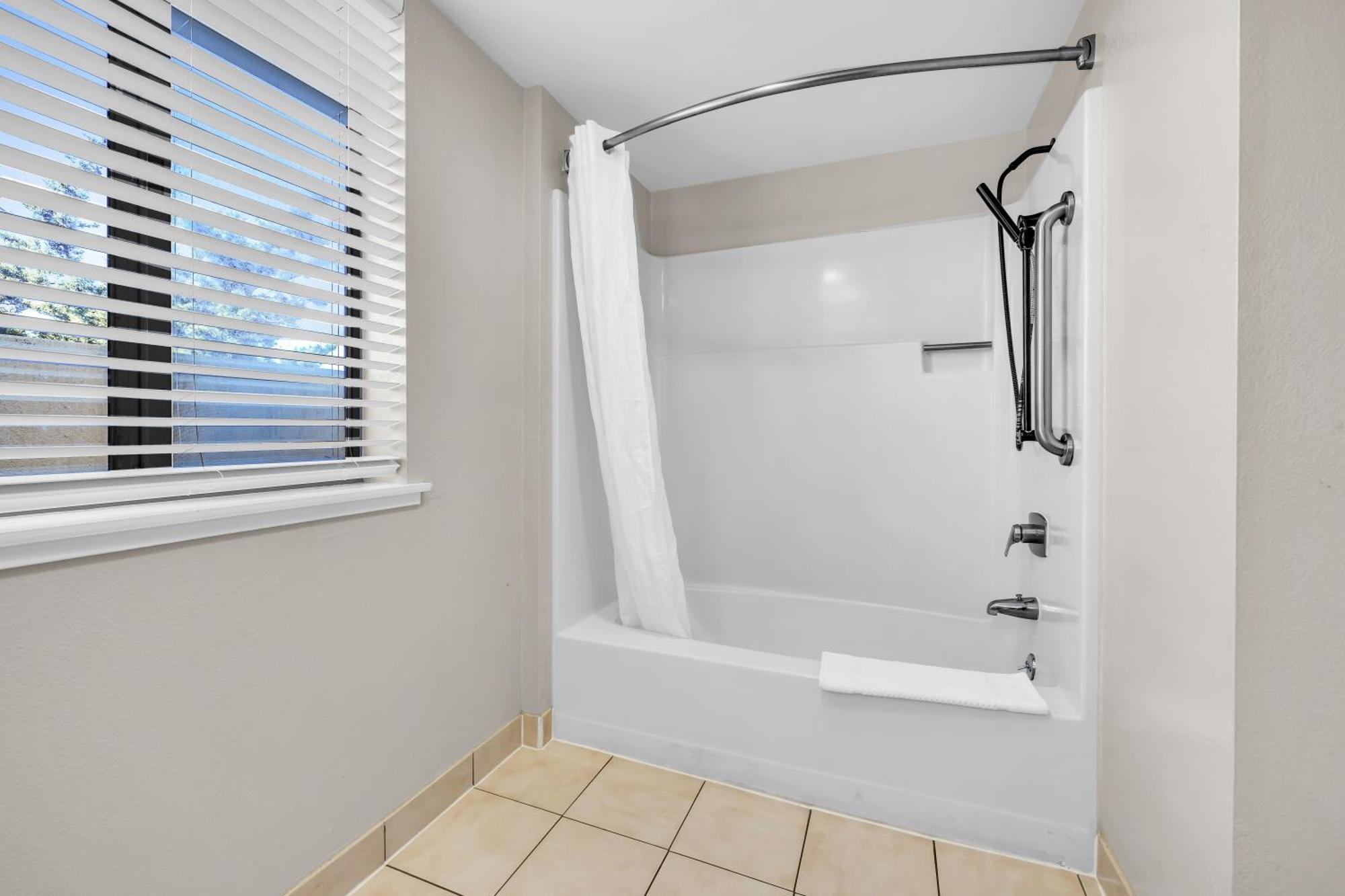 Bay Breeze Inn Seaside Bagian luar foto